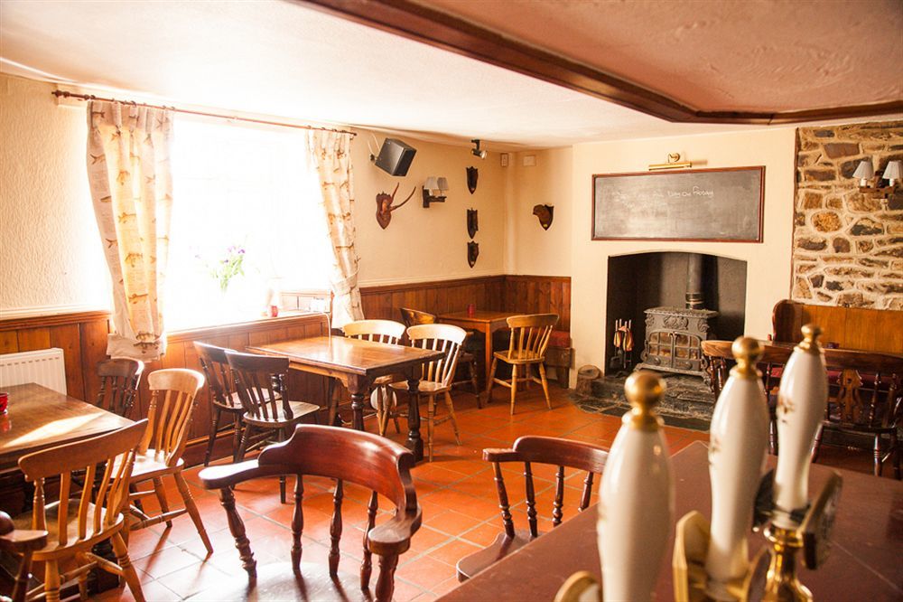 Anchor Inn Далвертон Екстер'єр фото